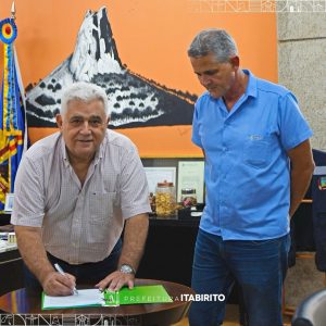 Diretor-presidente do Saae e prefeito de Itabirito homologam Concurso Público